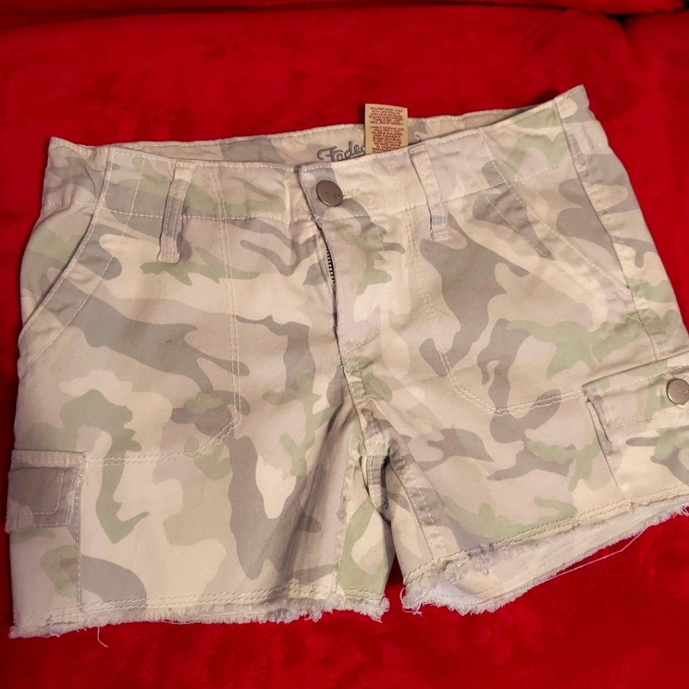 Faded Glory Shorts Light Camo